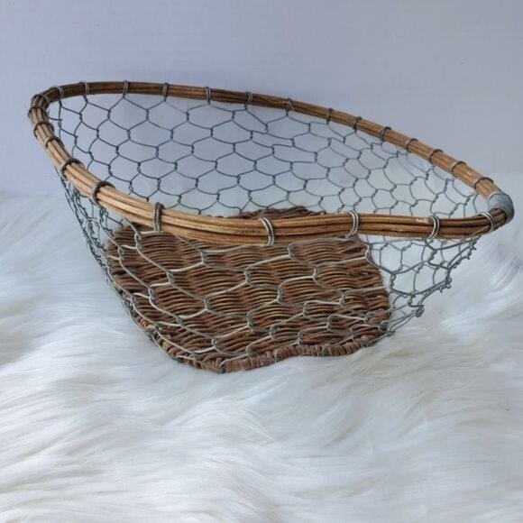 Woven and wire apple shaped basket - Picture 3 of 7